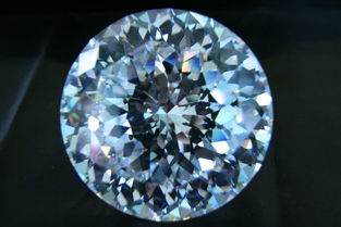 环球宝石公司成长在美丽的世界人造宝石之都 梧州